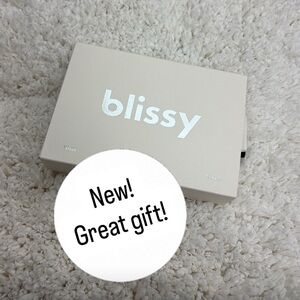 New silk pillowcase! Blissy White Mulberry Silk Pillowcase. Size Queen